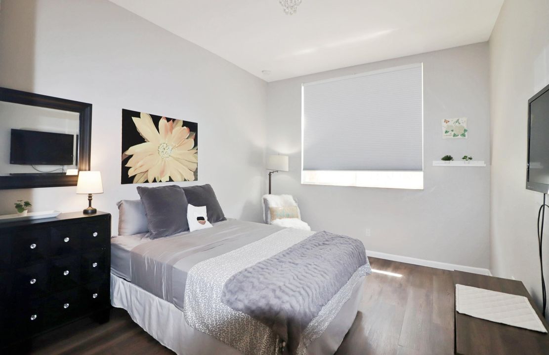 На продажу: $243,900 (2 спален, 2 ванн, 1231 Квадратных фут)