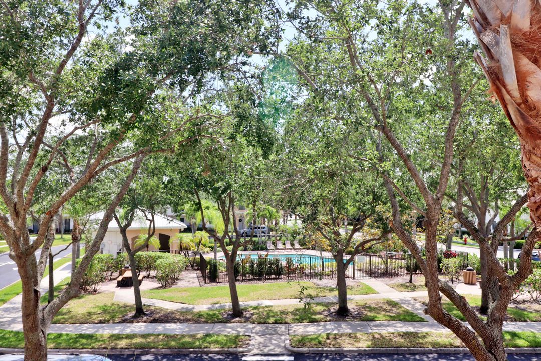 На продажу: $243,900 (2 спален, 2 ванн, 1231 Квадратных фут)