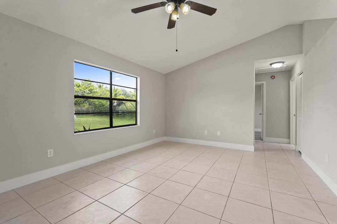 待售: $329,900 (3 贝兹, 2 浴室, 1056 平方英尺)