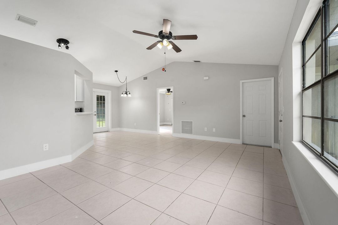 待售: $329,900 (3 贝兹, 2 浴室, 1056 平方英尺)