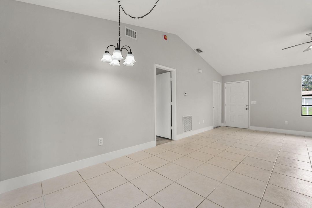 待售: $329,900 (3 贝兹, 2 浴室, 1056 平方英尺)