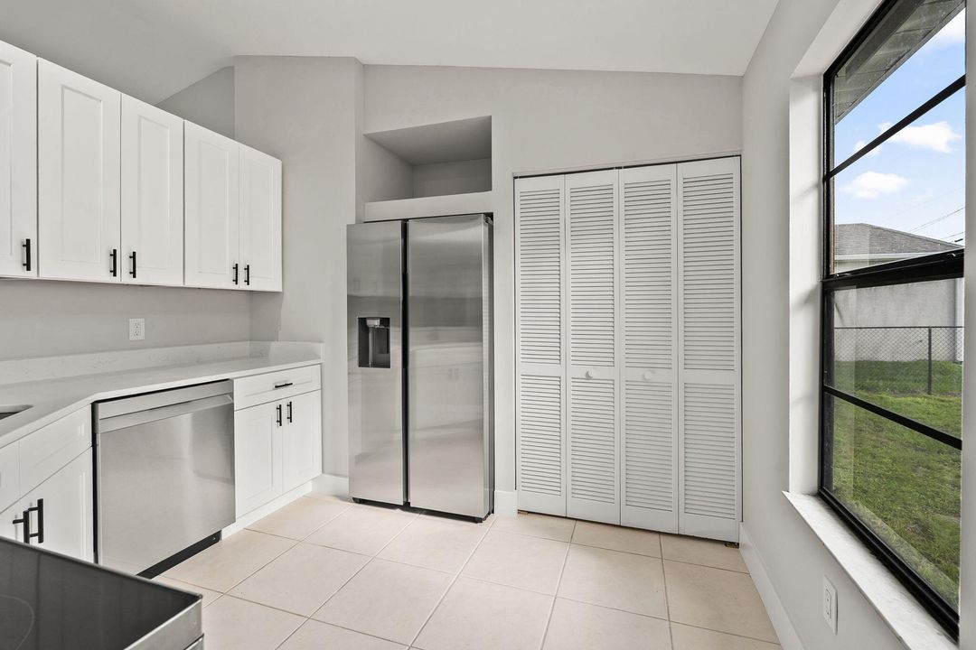 待售: $329,900 (3 贝兹, 2 浴室, 1056 平方英尺)