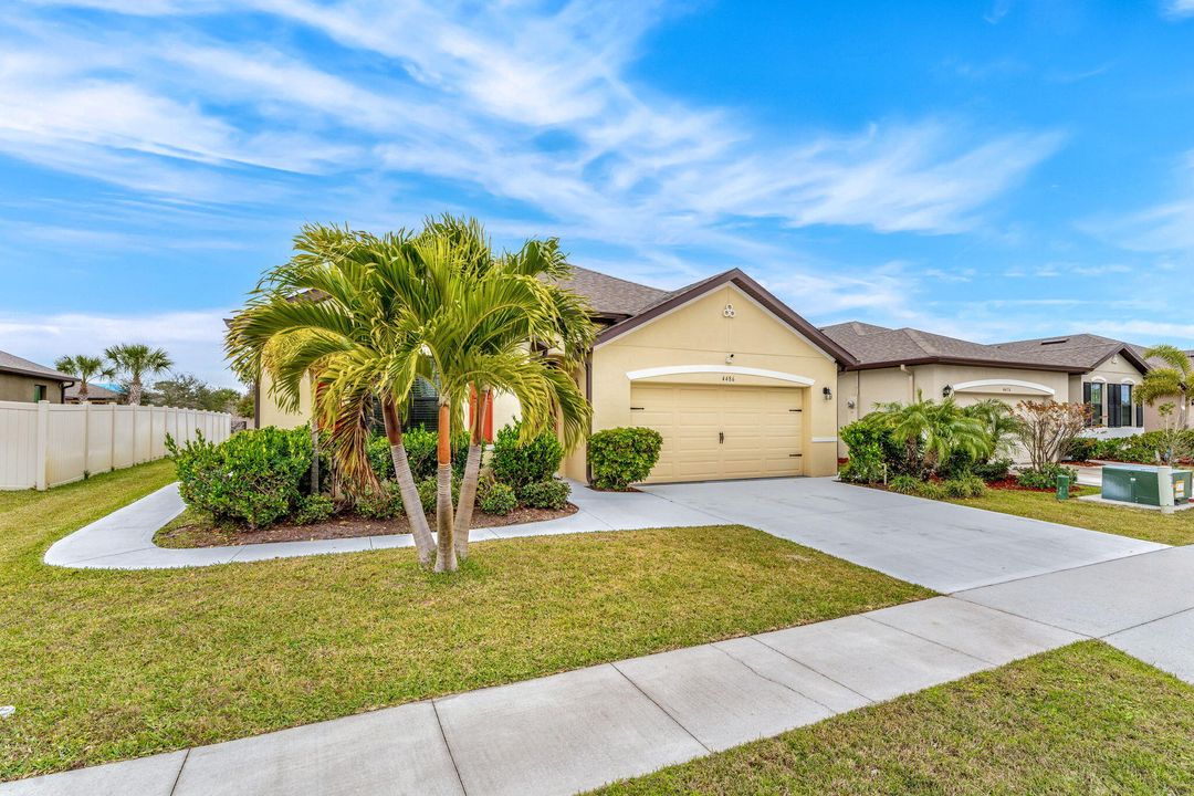 For Sale: $425,000 (4 beds, 2 baths, 1828 Square Feet)