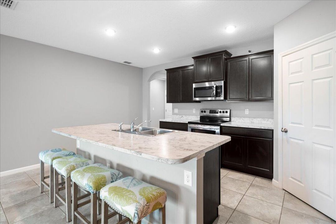 For Sale: $425,000 (4 beds, 2 baths, 1828 Square Feet)