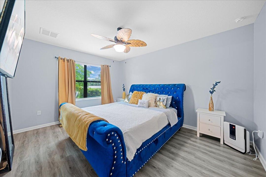 For Sale: $425,000 (4 beds, 2 baths, 1828 Square Feet)