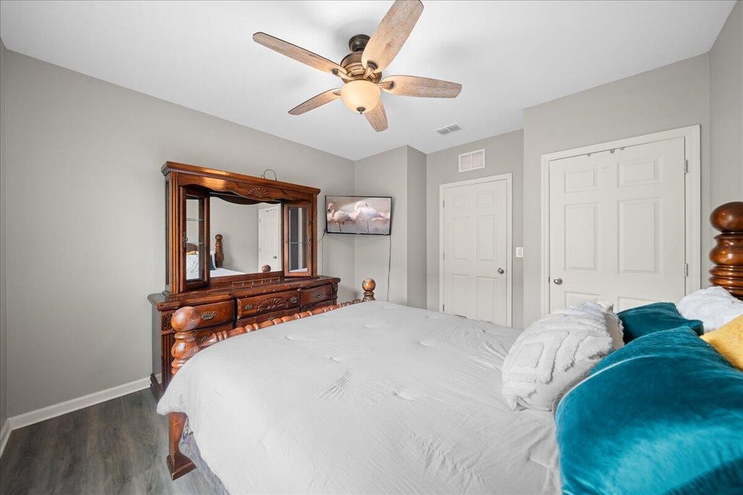 For Sale: $425,000 (4 beds, 2 baths, 1828 Square Feet)