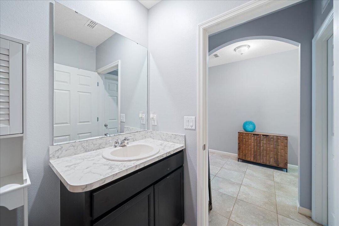 For Sale: $425,000 (4 beds, 2 baths, 1828 Square Feet)