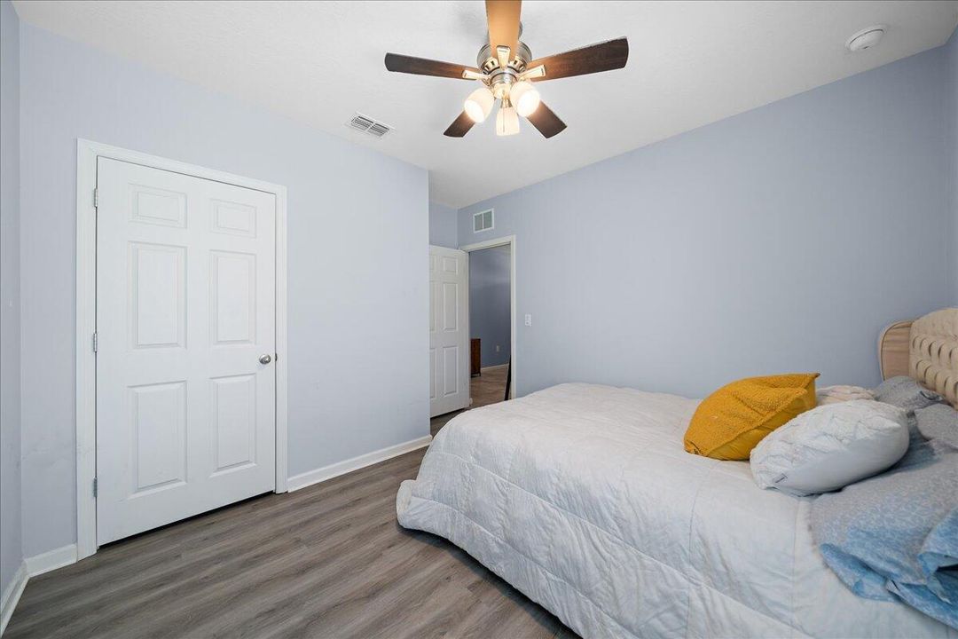 For Sale: $425,000 (4 beds, 2 baths, 1828 Square Feet)