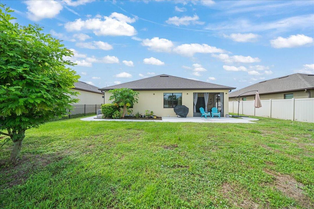 For Sale: $425,000 (4 beds, 2 baths, 1828 Square Feet)