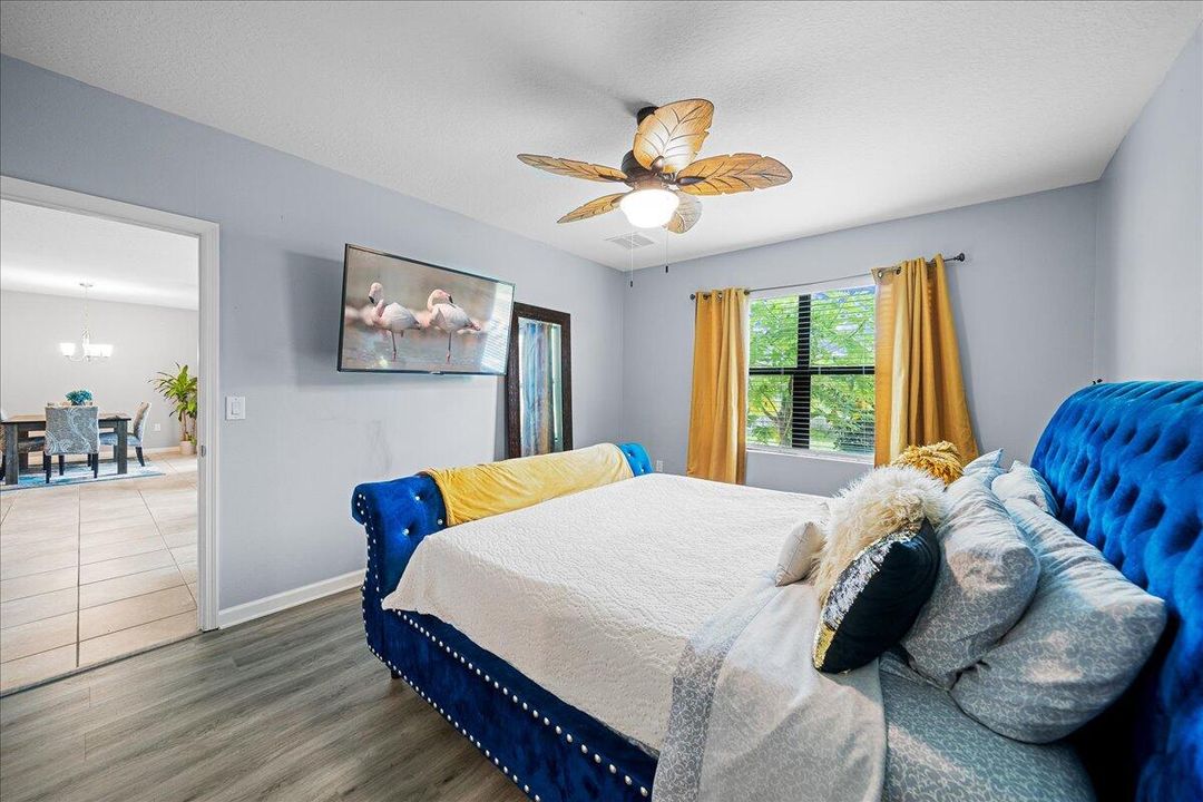 For Sale: $425,000 (4 beds, 2 baths, 1828 Square Feet)