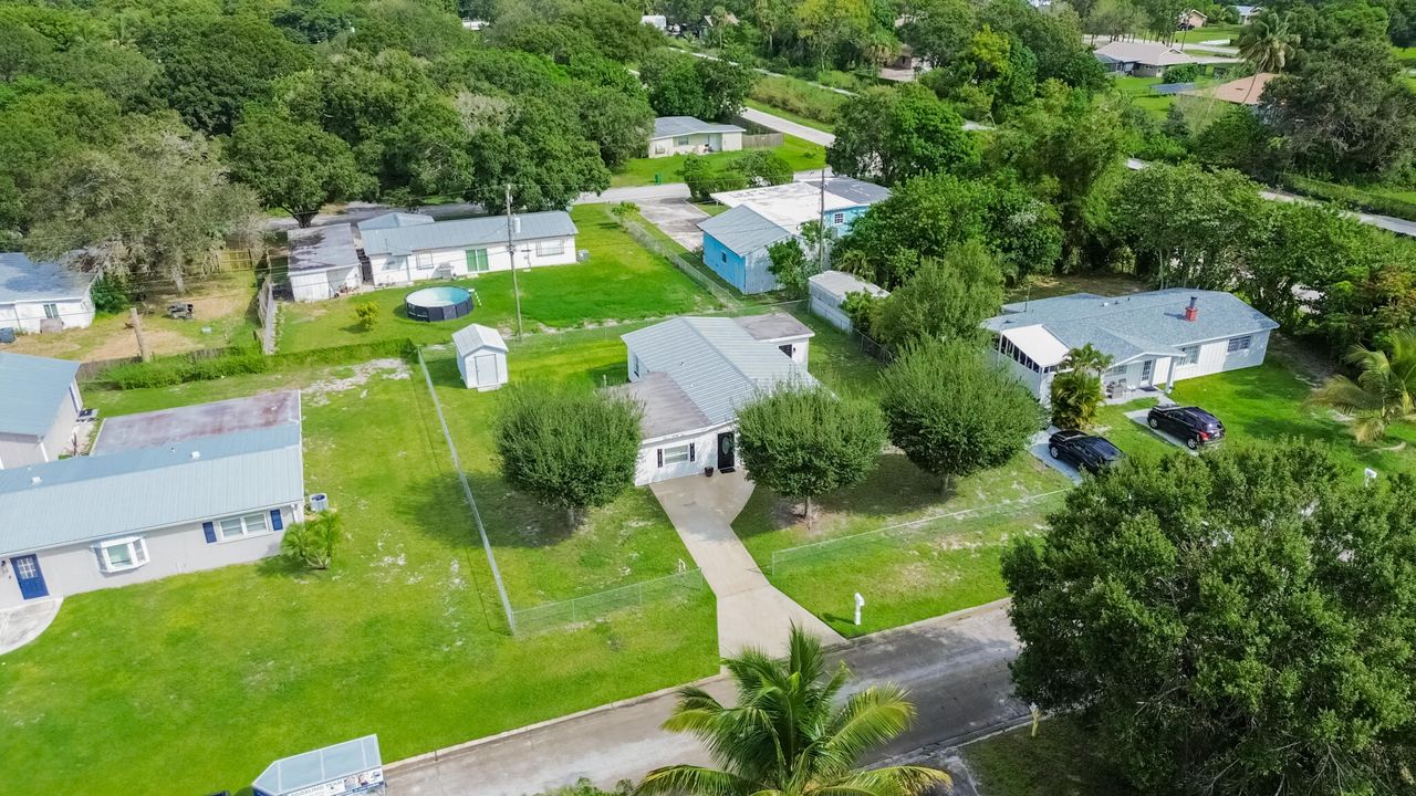 Под контрактом: $249,000 (3 спален, 2 ванн, 1322 Квадратных фут)