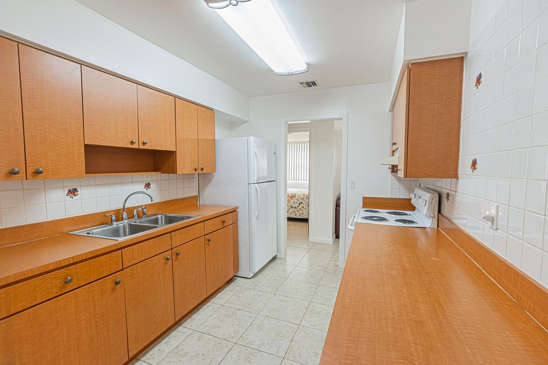 Под контрактом: $249,000 (3 спален, 2 ванн, 1322 Квадратных фут)