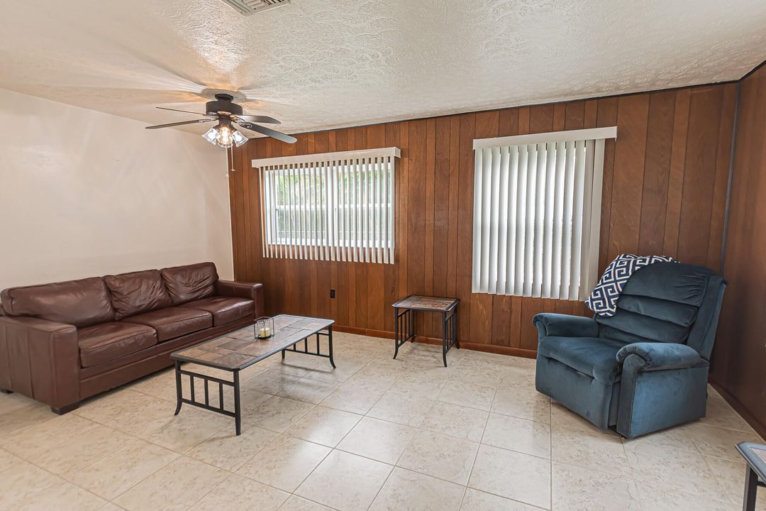 Под контрактом: $249,000 (3 спален, 2 ванн, 1322 Квадратных фут)