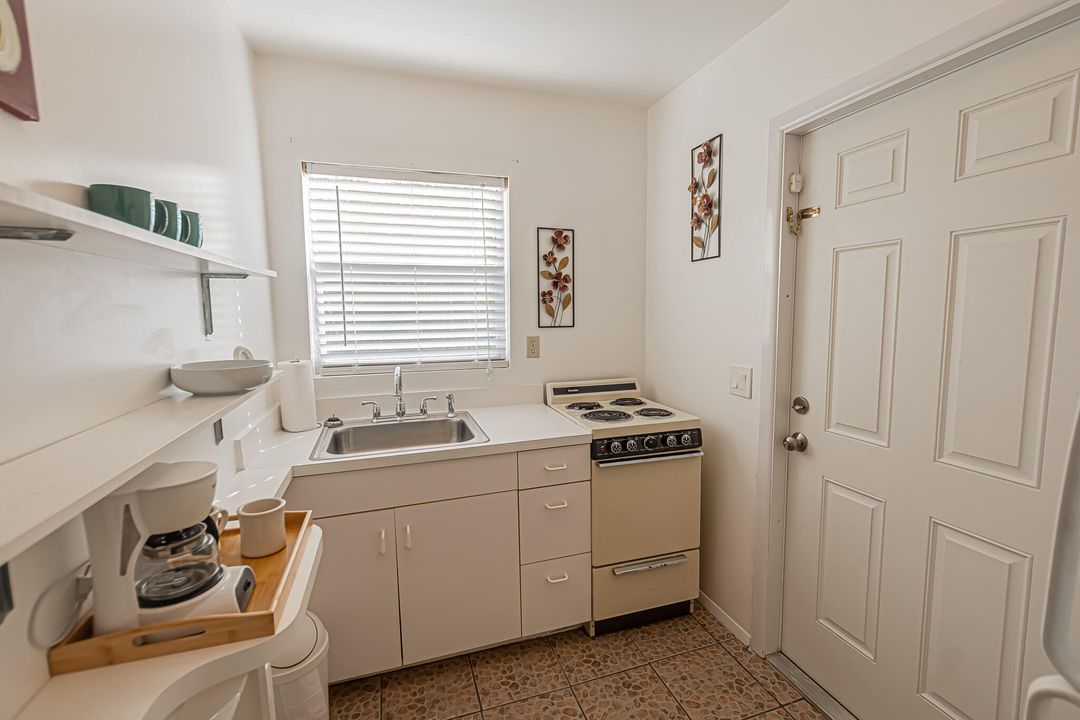 Под контрактом: $249,000 (3 спален, 2 ванн, 1322 Квадратных фут)