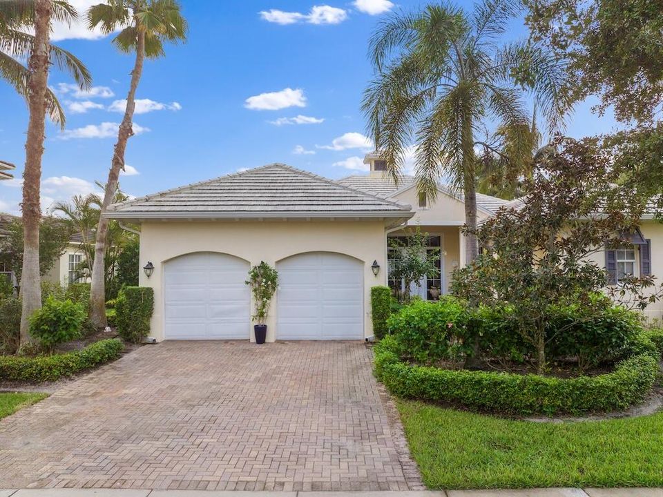 For Sale: $749,000 (3 beds, 3 baths, 2829 Square Feet)