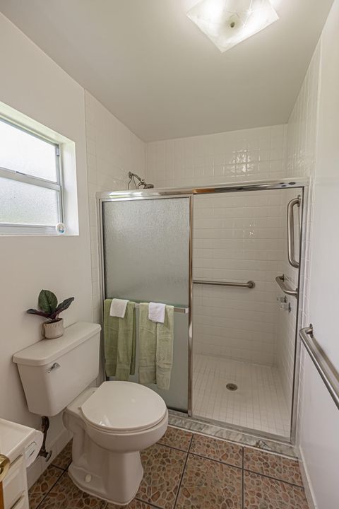 Под контрактом: $249,000 (3 спален, 2 ванн, 1322 Квадратных фут)