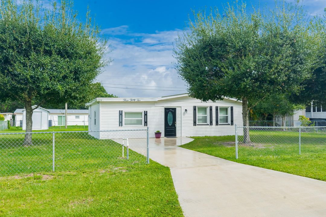 Под контрактом: $249,000 (3 спален, 2 ванн, 1322 Квадратных фут)