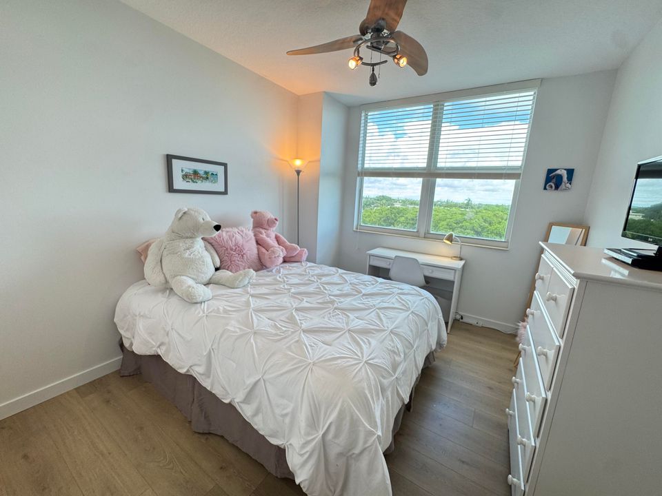 合同活跃: $6,000 (3 贝兹, 2 浴室, 1385 平方英尺)