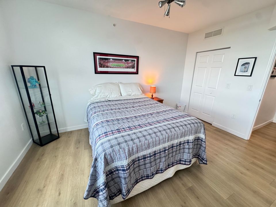 合同活跃: $6,000 (3 贝兹, 2 浴室, 1385 平方英尺)