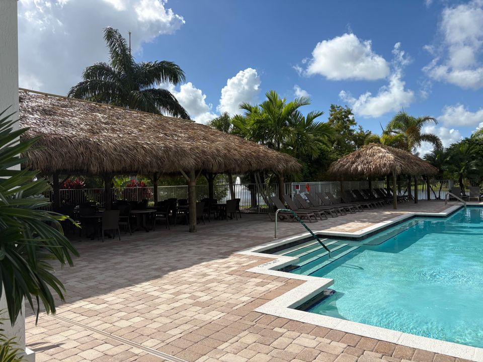 Active With Contract: $295,000 (3 beds, 2 baths, 1547 Square Feet)