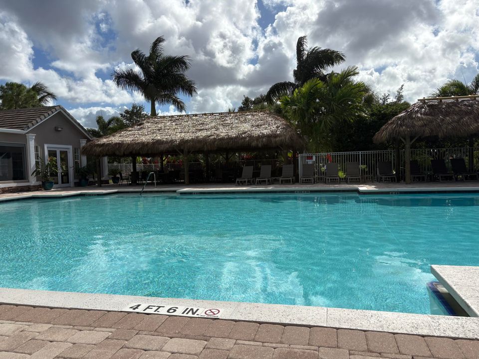 Active With Contract: $295,000 (3 beds, 2 baths, 1547 Square Feet)