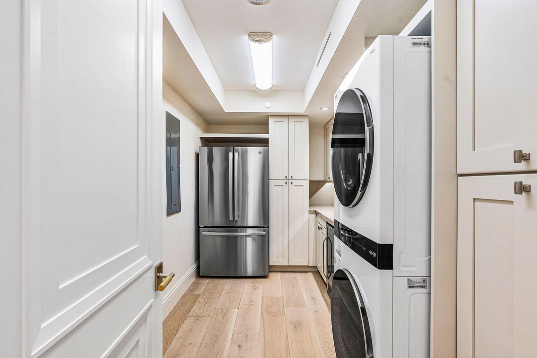 For Sale: $3,995,000 (2 beds, 2 baths, 2603 Square Feet)