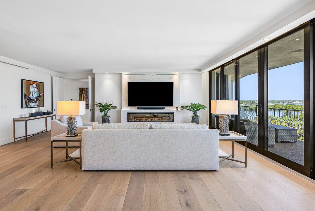 For Sale: $3,995,000 (2 beds, 2 baths, 2603 Square Feet)