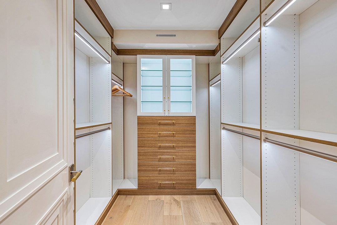 For Sale: $3,995,000 (2 beds, 2 baths, 2603 Square Feet)