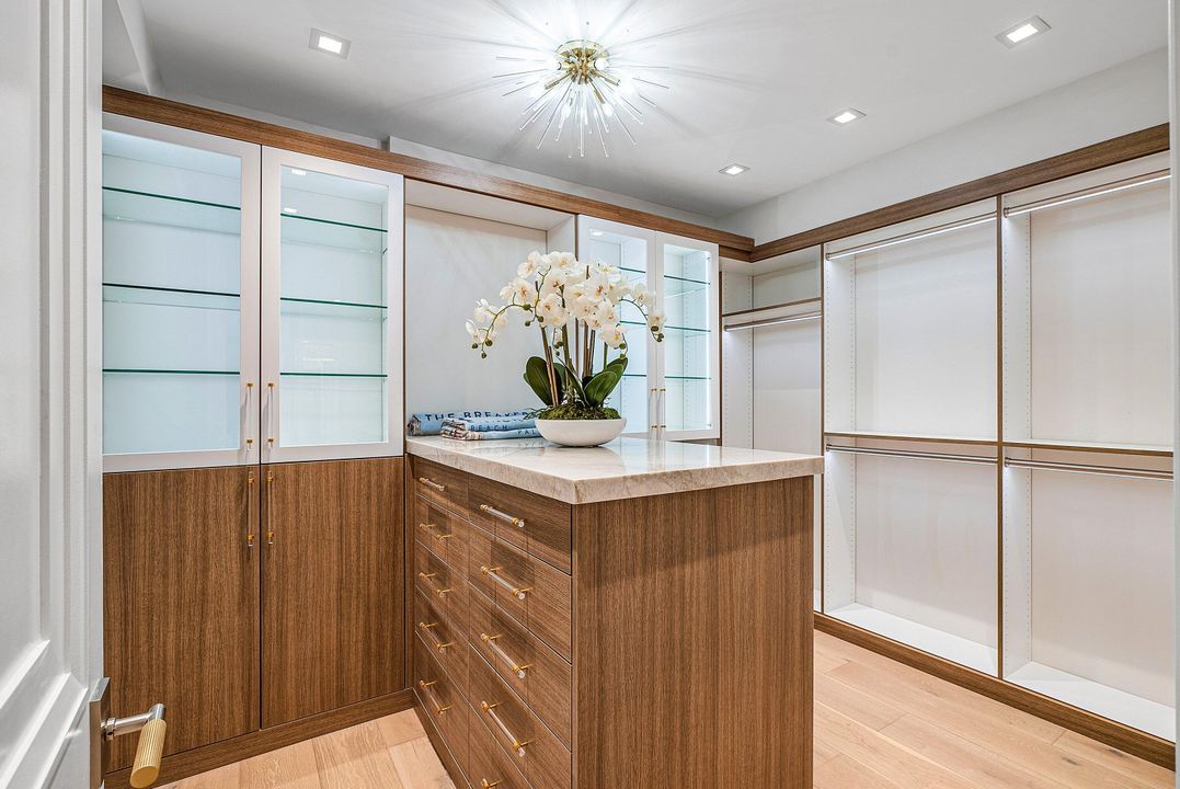 For Sale: $3,995,000 (2 beds, 2 baths, 2603 Square Feet)