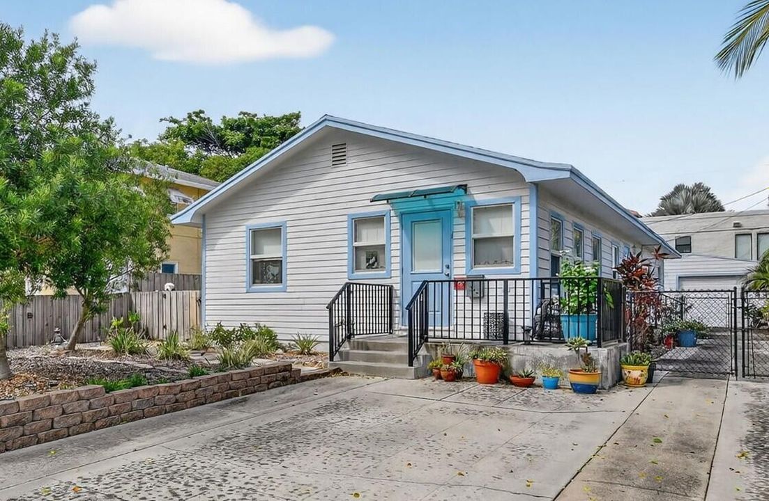 Recently Sold: $875,000 (2 beds, 2 baths, 1440 Square Feet)