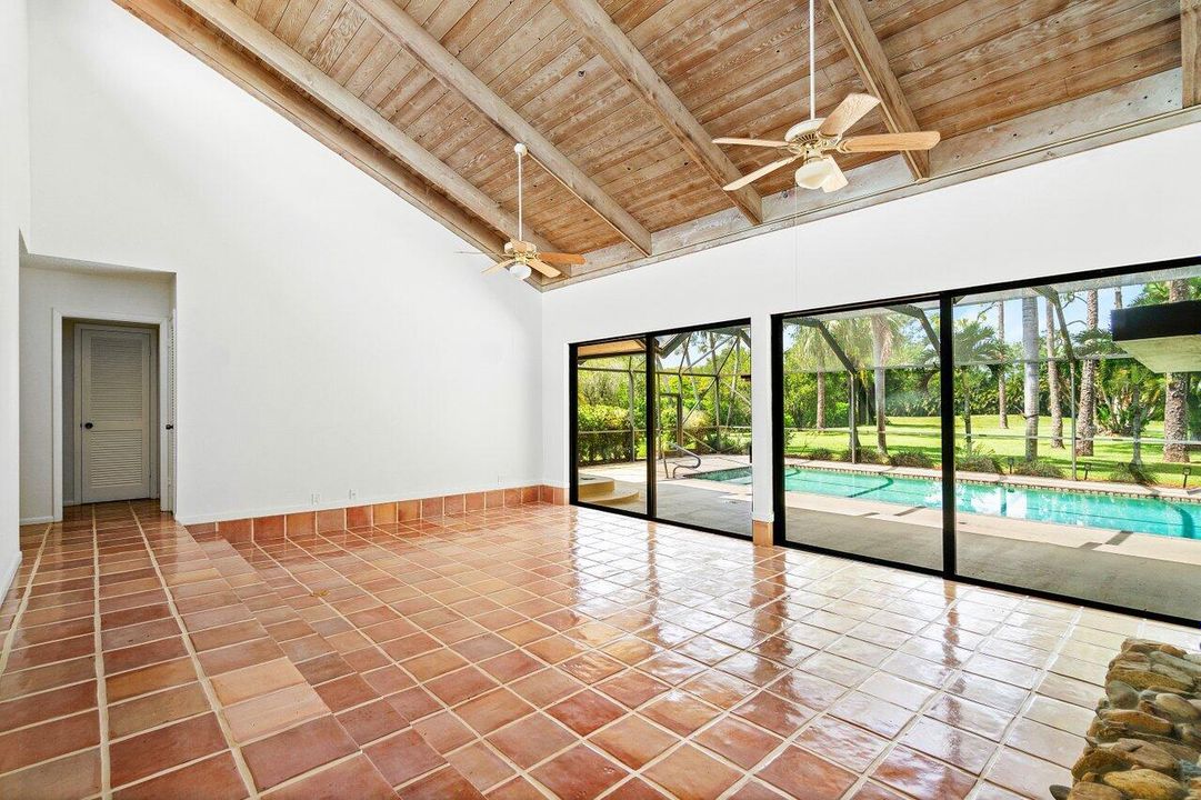 出租: $4,900 (3 贝兹, 2 浴室, 2485 平方英尺)