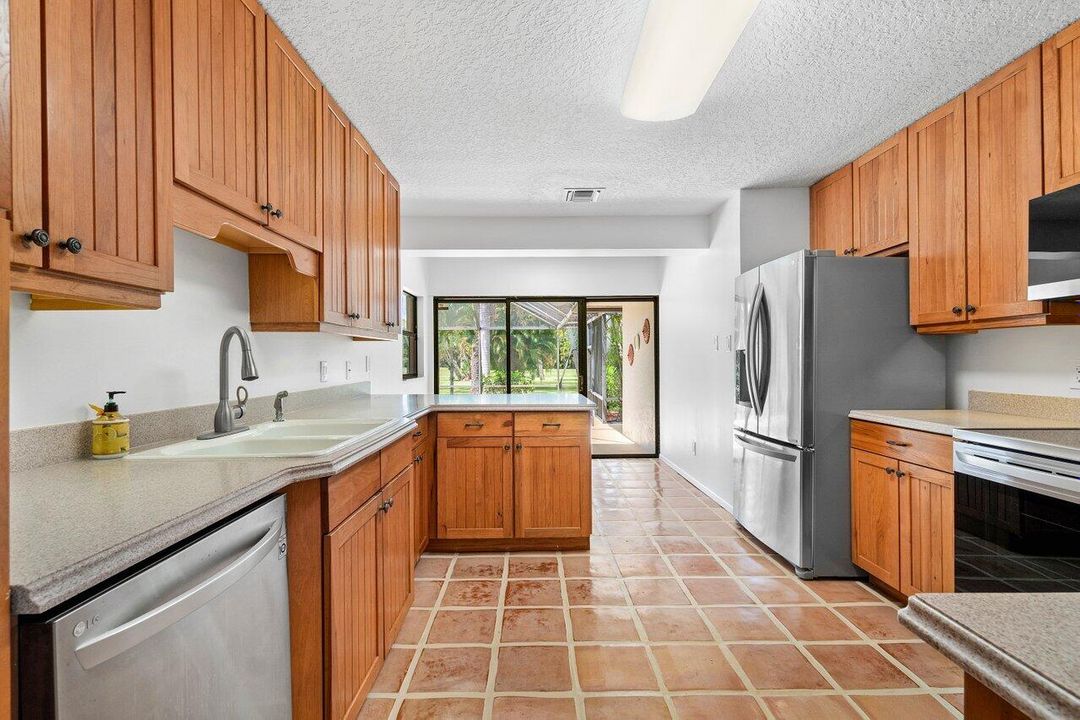 出租: $4,900 (3 贝兹, 2 浴室, 2485 平方英尺)