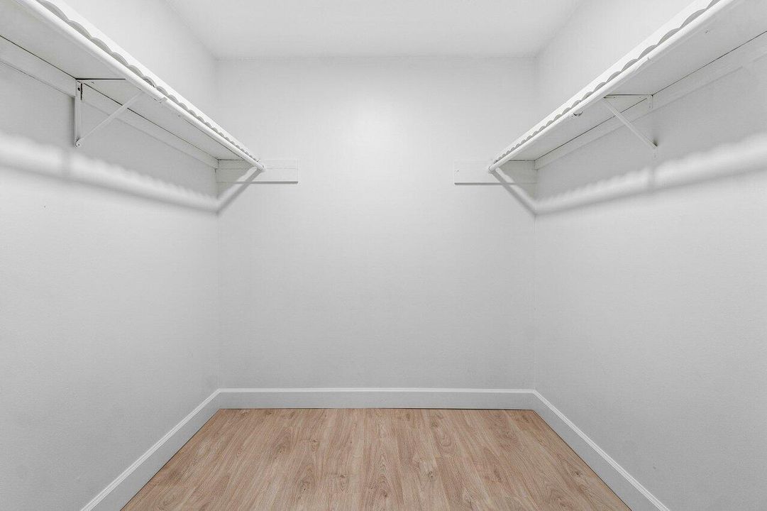 出租: $4,900 (3 贝兹, 2 浴室, 2485 平方英尺)