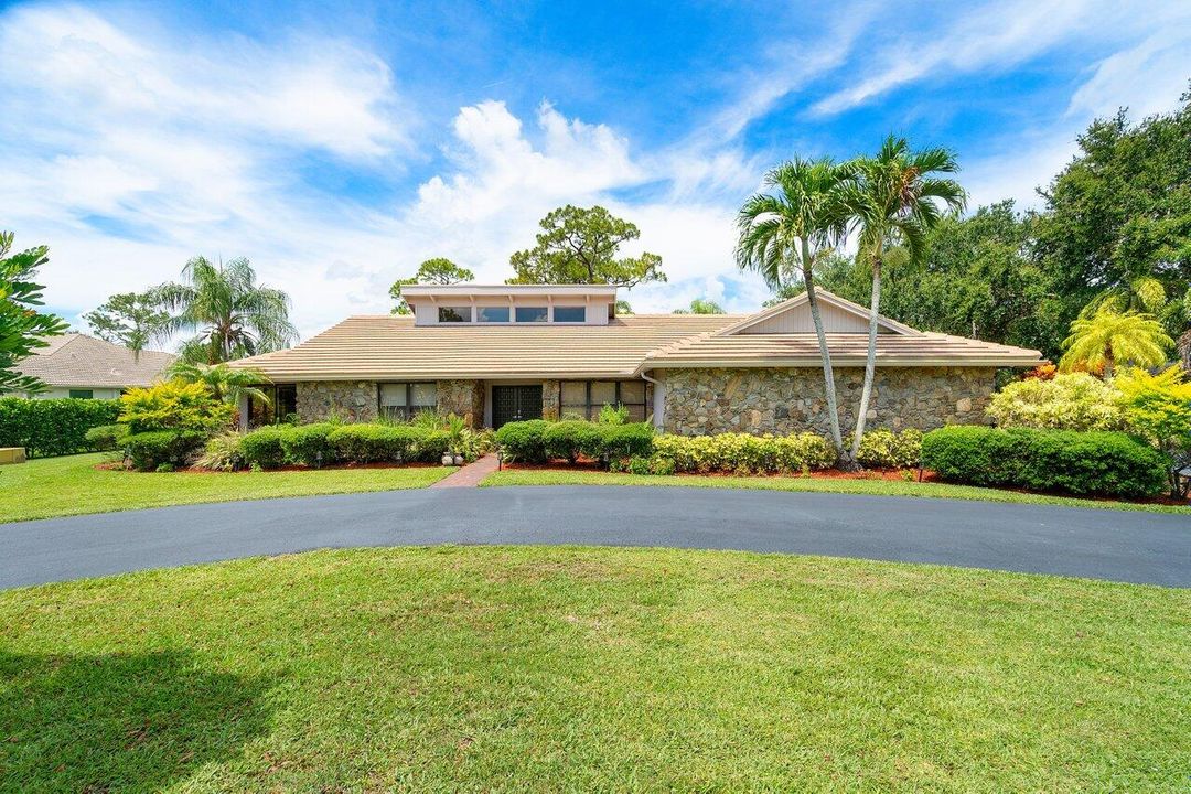 出租: $4,900 (3 贝兹, 2 浴室, 2485 平方英尺)