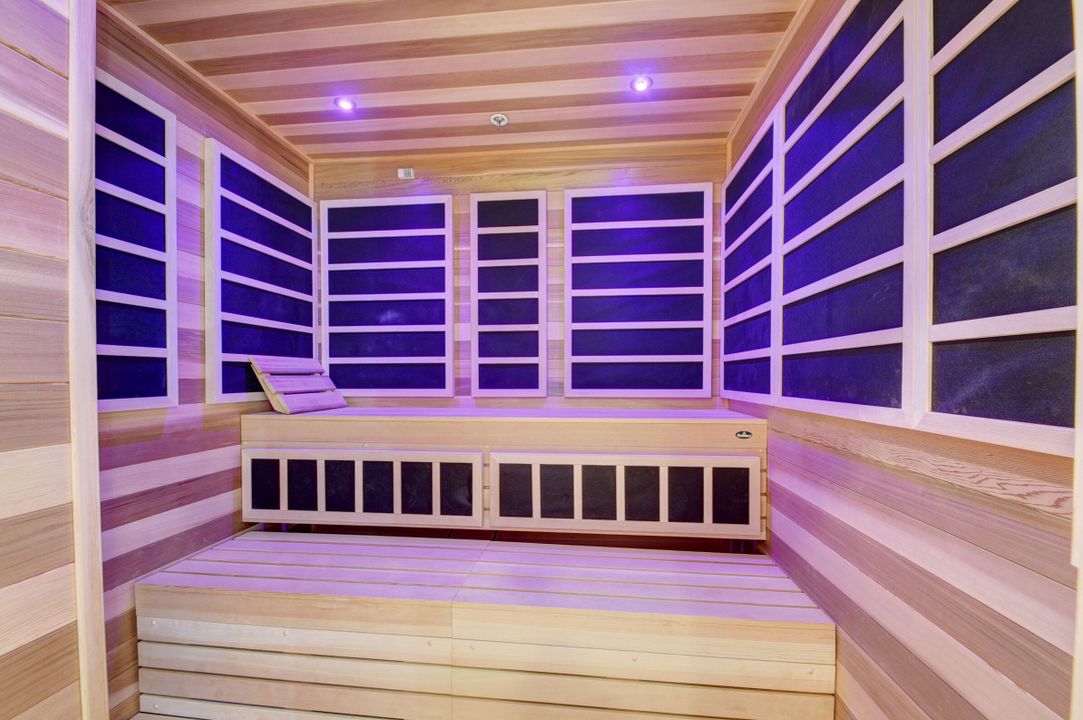 合同活跃: $6,000 (3 贝兹, 2 浴室, 1385 平方英尺)