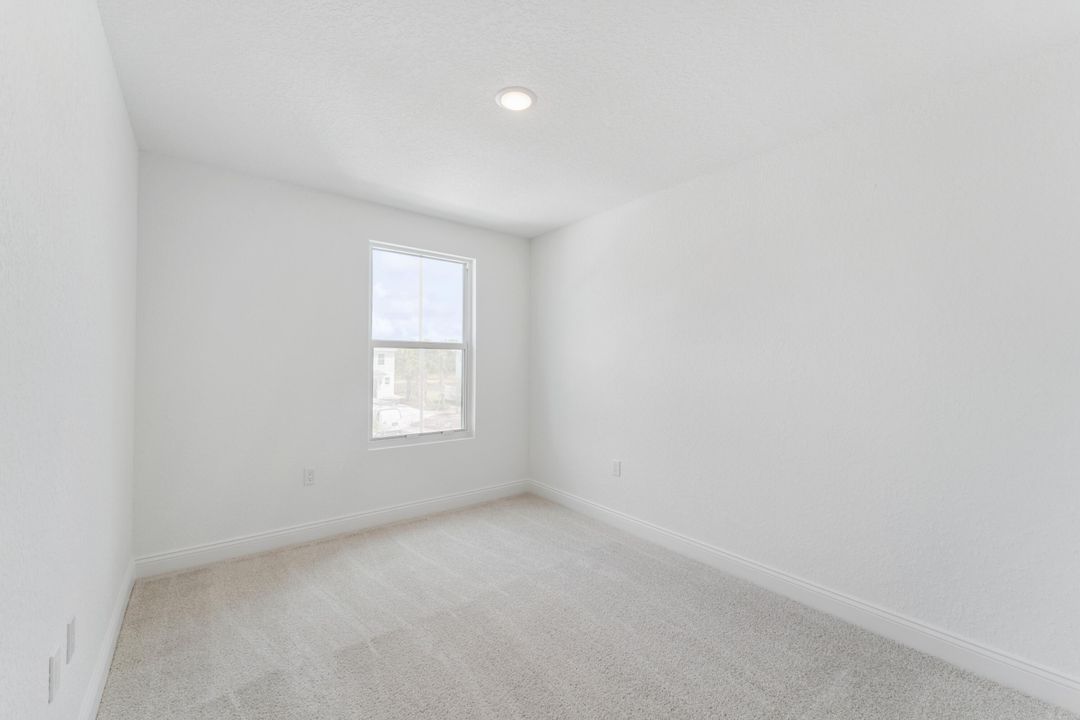 Под контрактом: $409,995 (3 спален, 2 ванн, 1683 Квадратных фут)