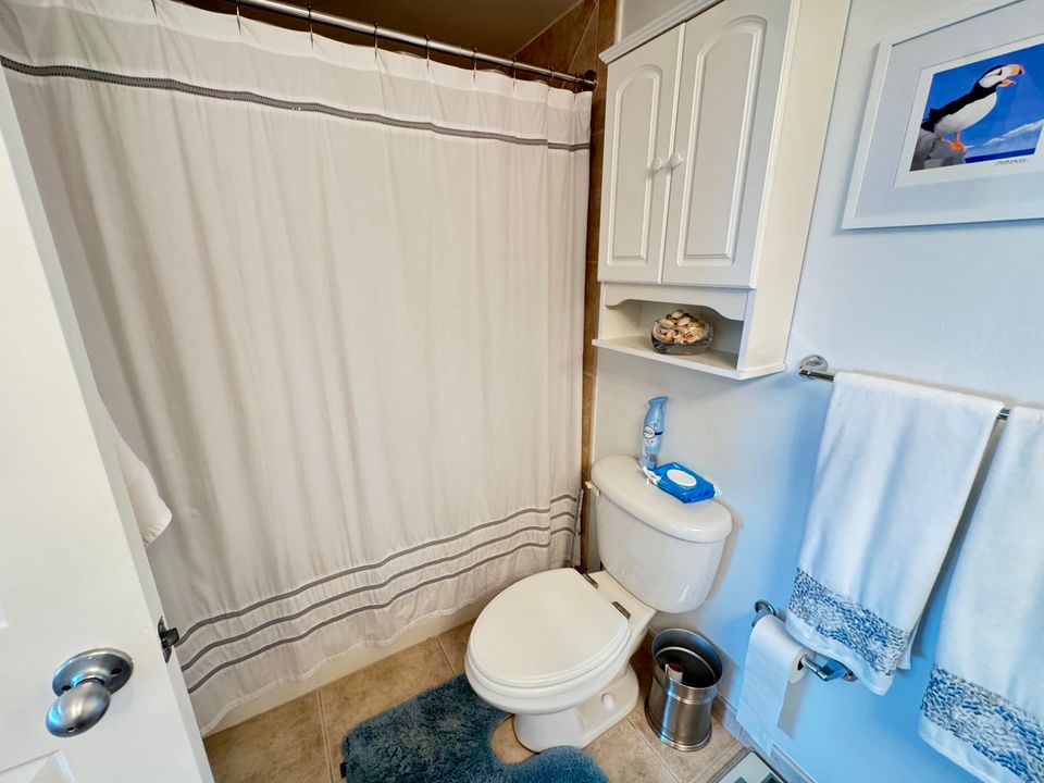 合同活跃: $6,000 (3 贝兹, 2 浴室, 1385 平方英尺)