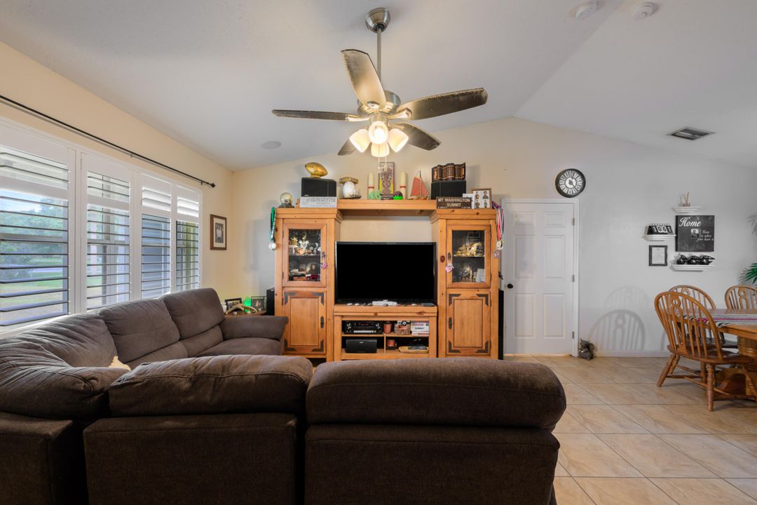 For Sale: $545,000 (3 beds, 2 baths, 1718 Square Feet)