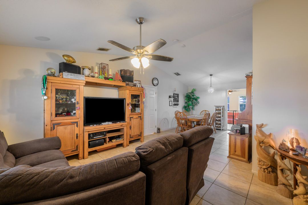 For Sale: $545,000 (3 beds, 2 baths, 1718 Square Feet)