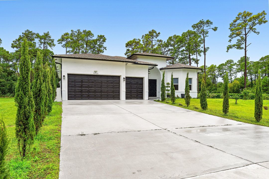 For Sale: $885,000 (4 beds, 3 baths, 2450 Square Feet)