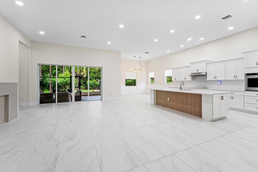 For Sale: $885,000 (4 beds, 3 baths, 2450 Square Feet)