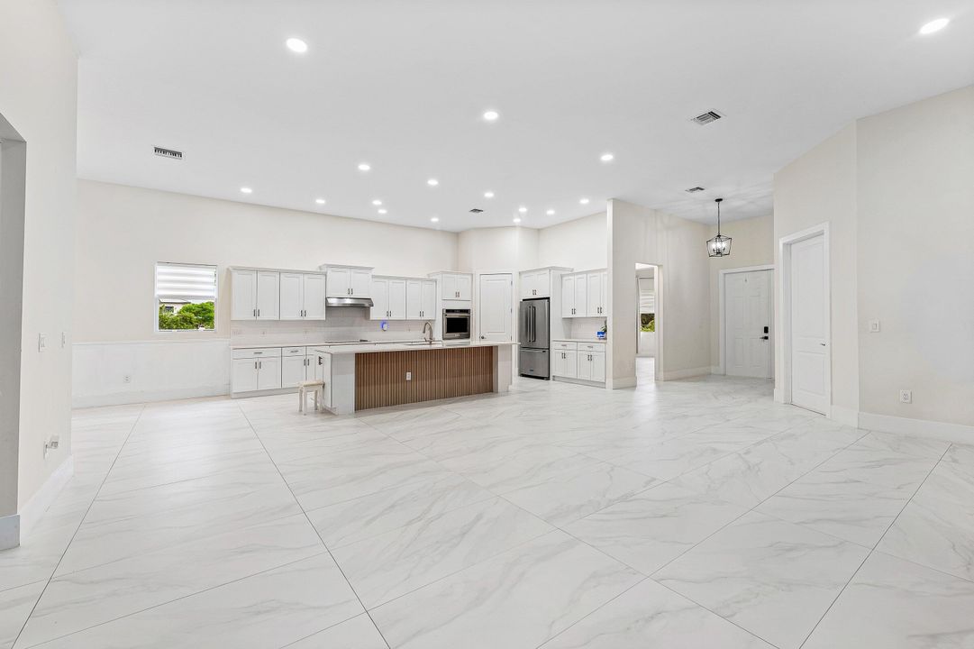 For Sale: $885,000 (4 beds, 3 baths, 2450 Square Feet)