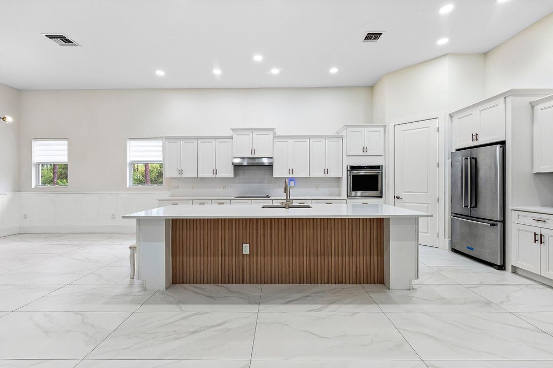 For Sale: $885,000 (4 beds, 3 baths, 2450 Square Feet)