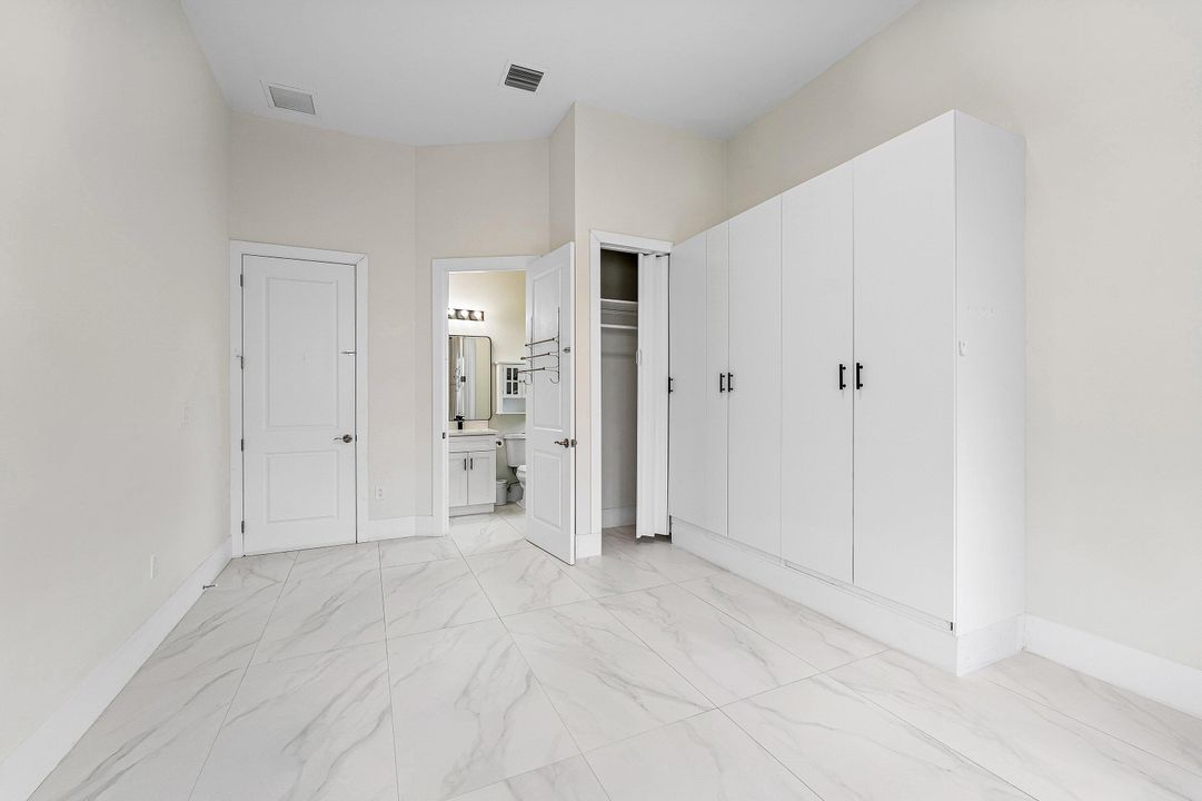 For Sale: $885,000 (4 beds, 3 baths, 2450 Square Feet)