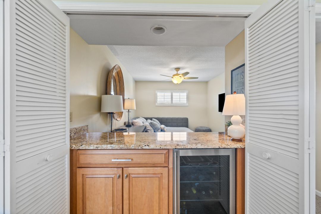 合同活跃: $9,000 (2 贝兹, 2 浴室, 1818 平方英尺)