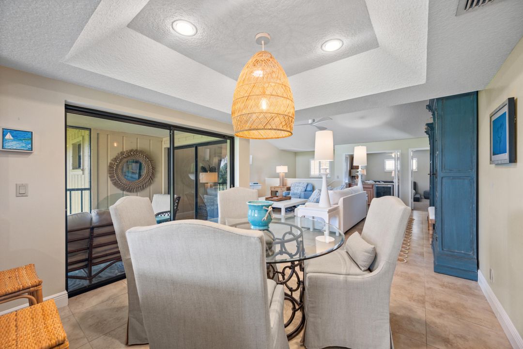 合同活跃: $9,000 (2 贝兹, 2 浴室, 1818 平方英尺)