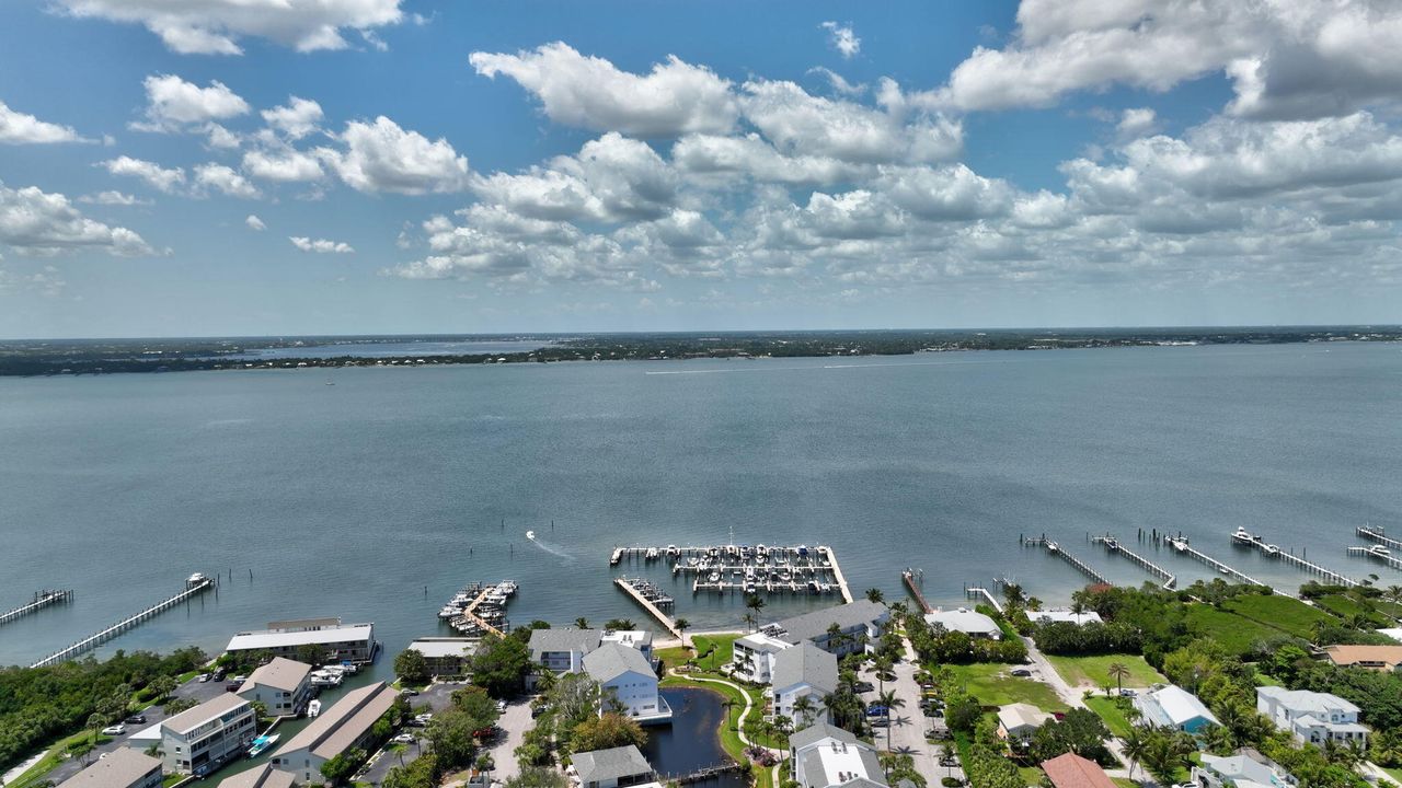 На продажу: $589,000 (2 спален, 2 ванн, 1269 Квадратных фут)