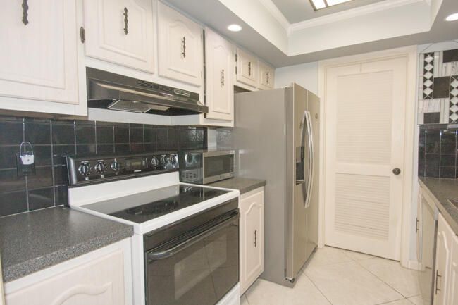 На продажу: $210,000 (1 спален, 1 ванн, 702 Квадратных фут)