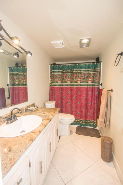 На продажу: $210,000 (1 спален, 1 ванн, 702 Квадратных фут)