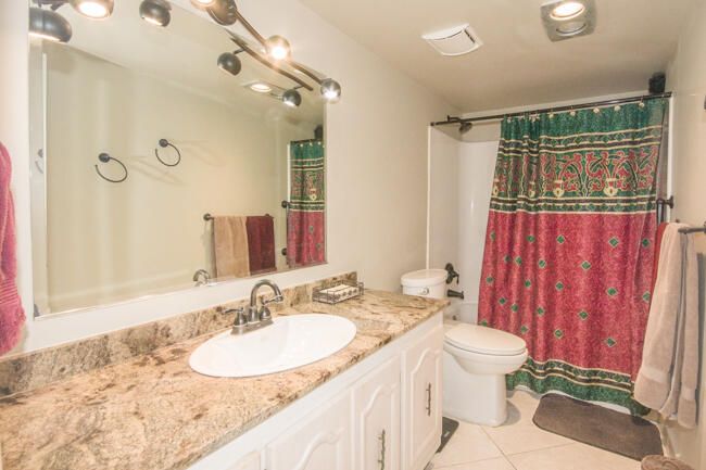 На продажу: $210,000 (1 спален, 1 ванн, 702 Квадратных фут)